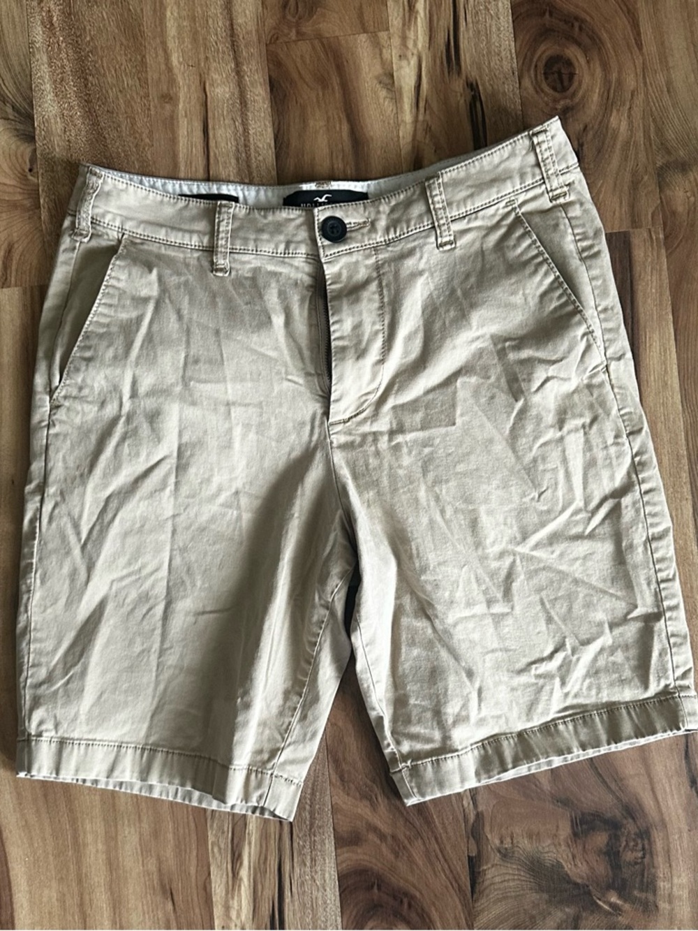 Hollister Men's Flat Front Shorts in Khaki